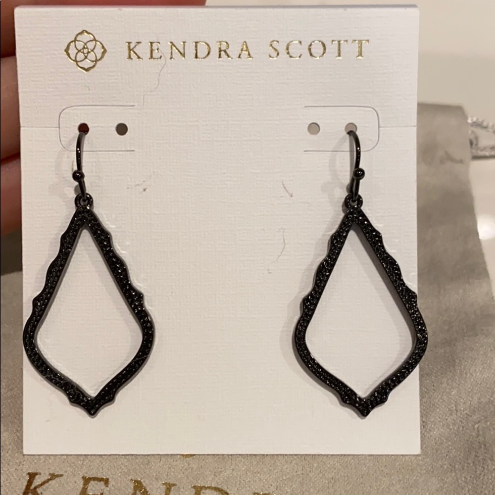 Sophia earrings gunmetal